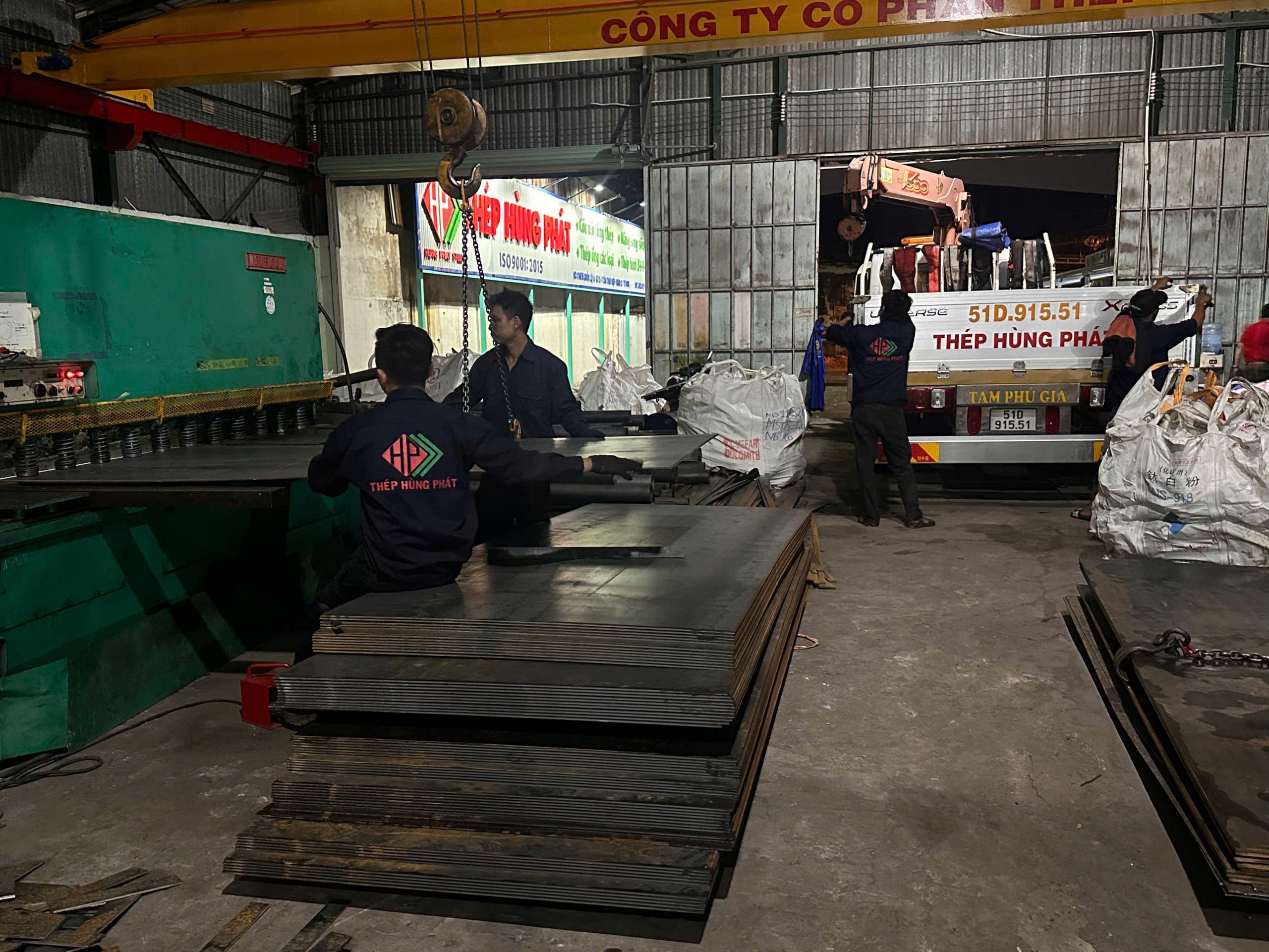 Thép tấm cắt theo yêu cầu tại quận 12