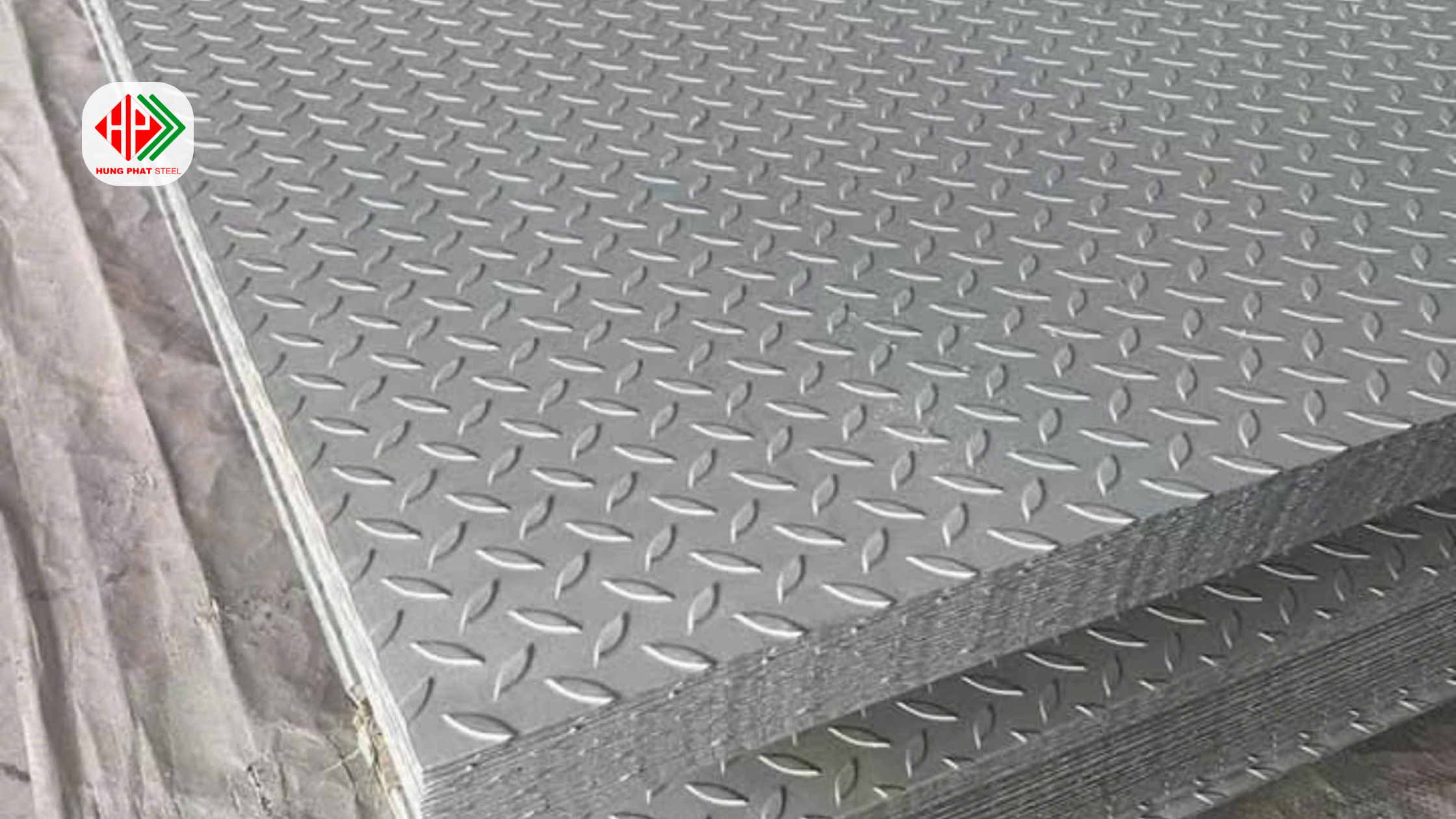 Tấm inox gân hoa văn chống trượt