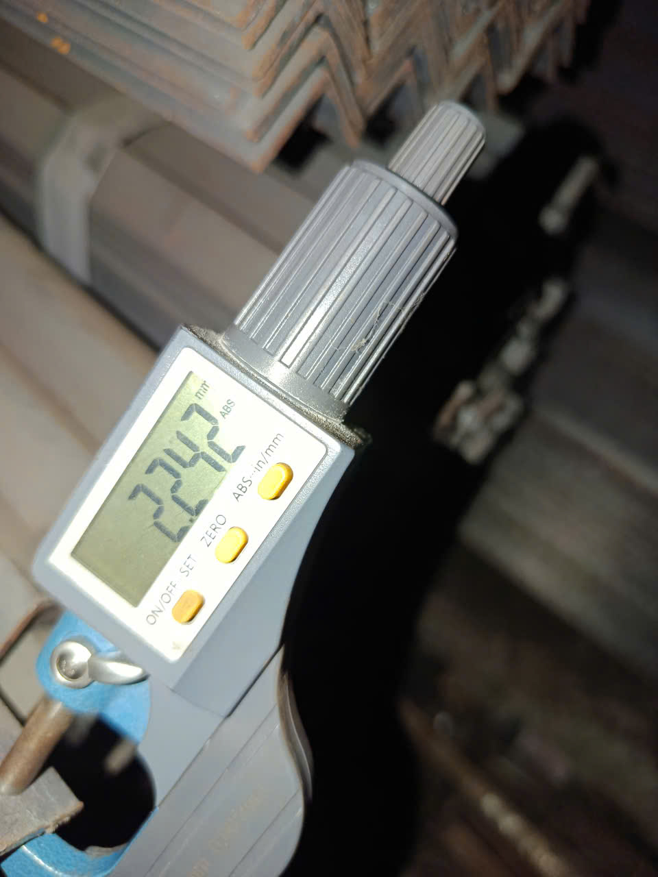 Thép hình V25