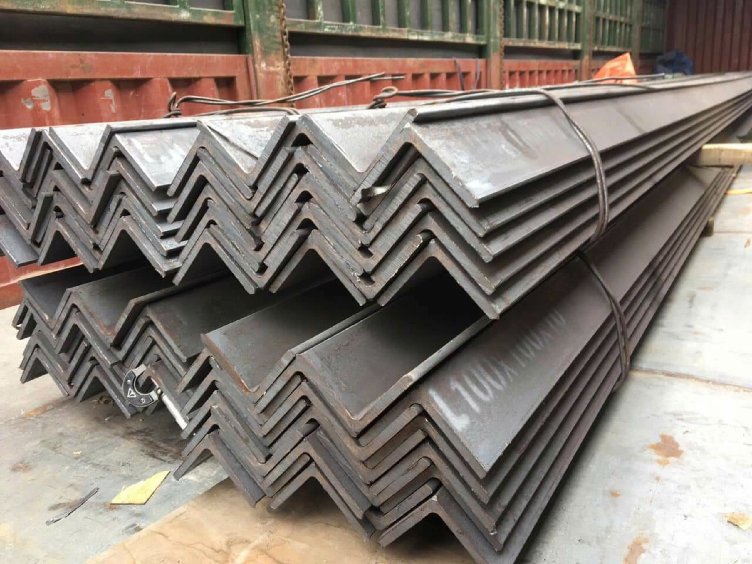 Thép hình V100