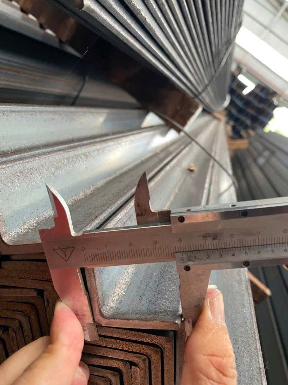 Sắt V4