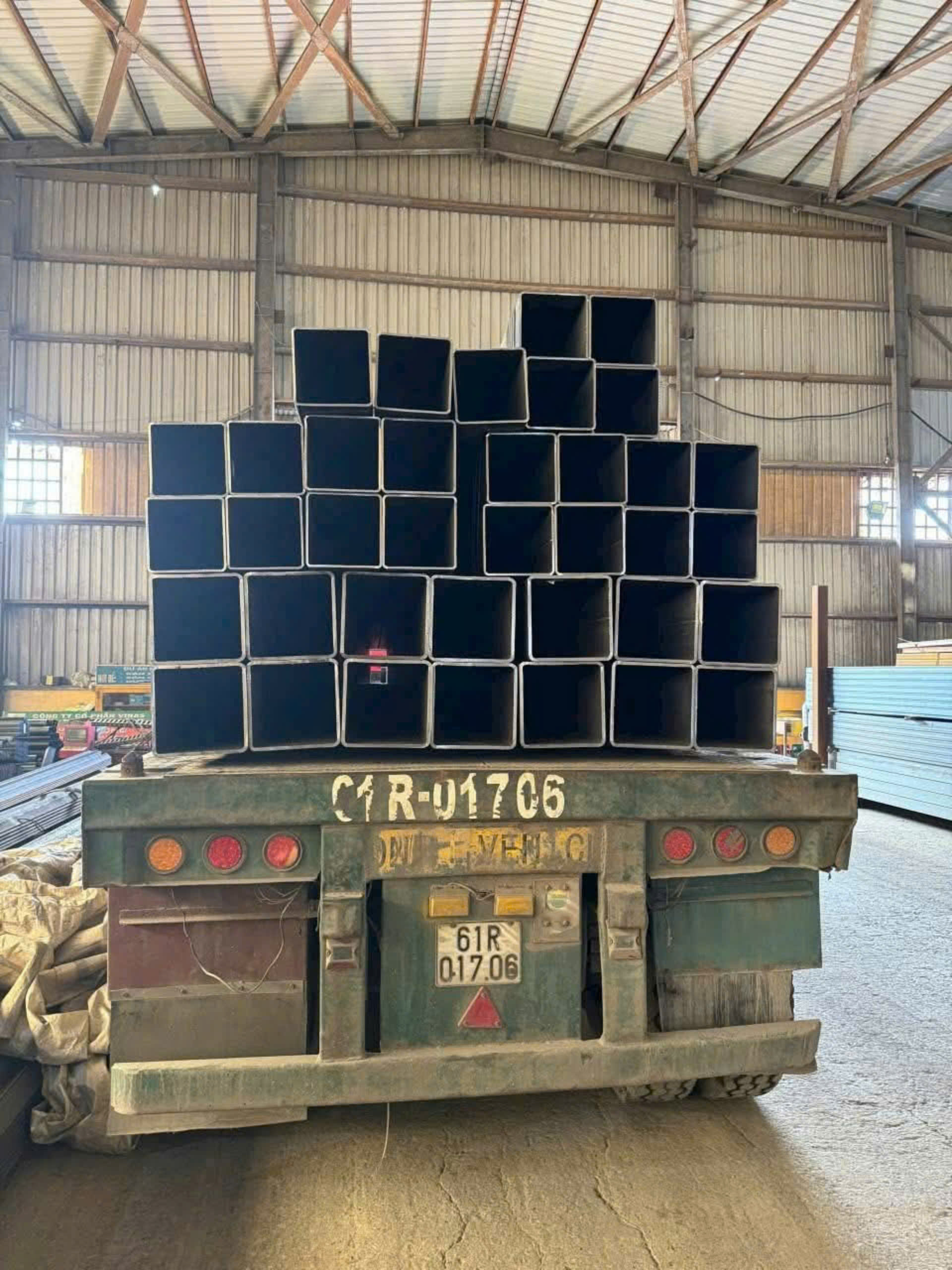 Thép hộp nhập khẩu Trung Quốc